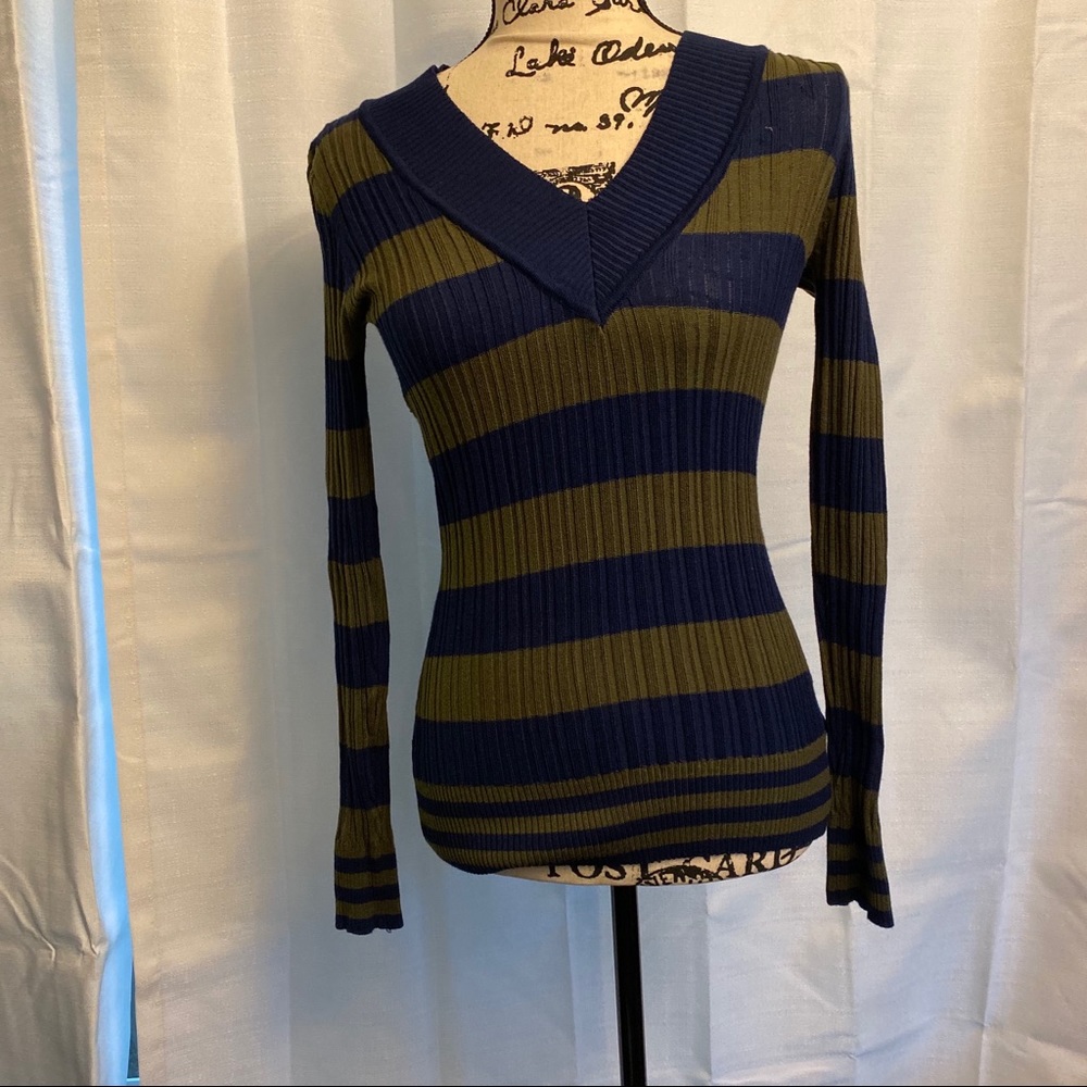 Womes’s Blue and Green Sweater